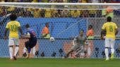 进球回放：巴西禁区外犯规判点 范佩西主罚命中