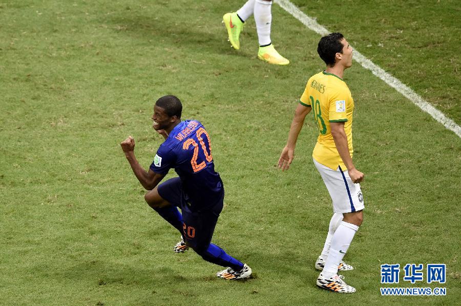 世界杯·进球时刻:荷兰3-0巴西(组图)