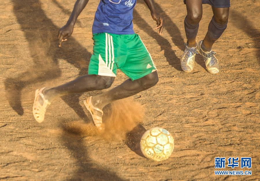 塞内加尔:足球出少年(组图)