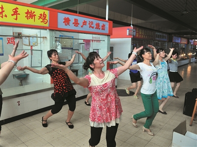 农贸市场里的“广场舞”(图)-搜狐滚动