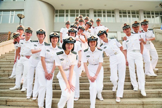 大连舰院首批海军女指挥官毕业 或诞生女舰长