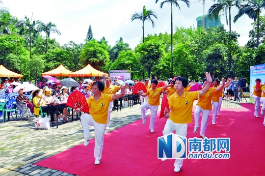 国家一级武术教练任社区太极拳队总教头(图