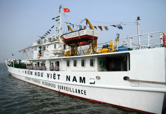 中国海警查获两艘越南渔船 没收全部渔获物(图