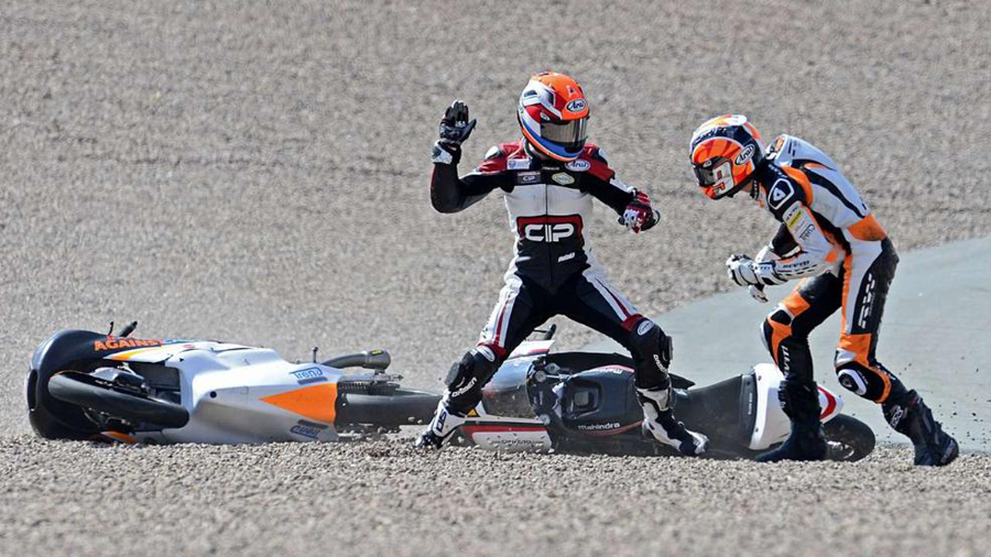 德国两名摩托车手比赛时驾车相撞 争吵演变为