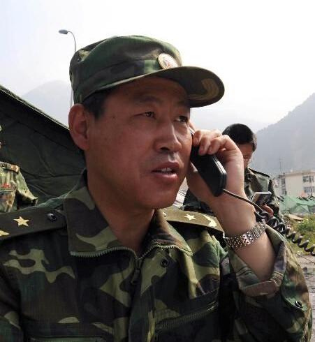 这次由少将军衔晋升中将军衔的有2位:西藏军区司令员许勇,西藏军区