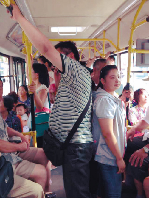 公交司机变乘客 挤车辛苦记心中(图)