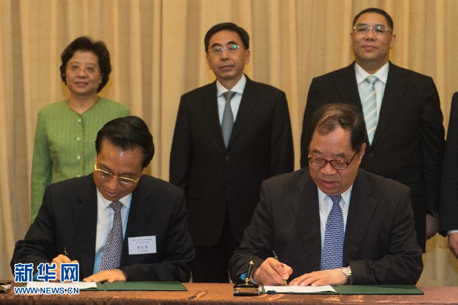 澳门特区行政长官崔世安与广东省省长朱小丹各自率领政府代表团出席并
