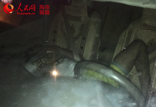 海口街头车内现腐烂男尸 疑看世界杯醉酒死亡(图)