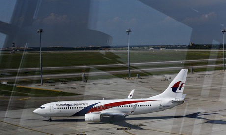 资料图：图为一架停留在马来西亚吉隆坡机场的马航客机。