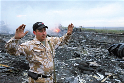 17日，乌克兰东部顿涅茨克，马航MH17客机坠毁现场。