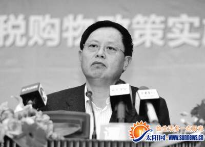 万庆良干空姐:万庆良用空姐招待上级图片 ...力近五十娶主播万庆良用IPAD选空姐 组图图片 13953 400x288