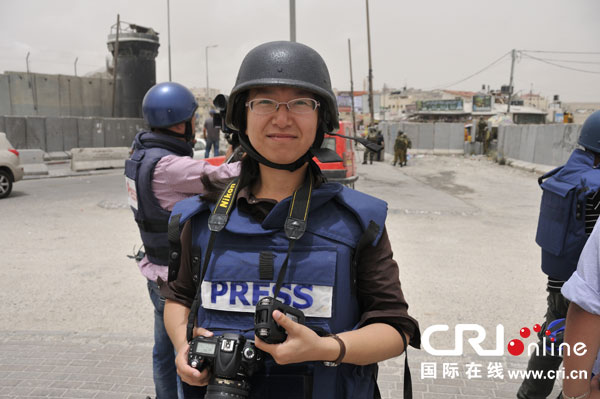 头盔防弹衣采访机成cri加沙战地女记者标配(组图)