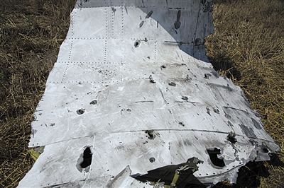 MH17坠机现场照片下藏着多少信息?