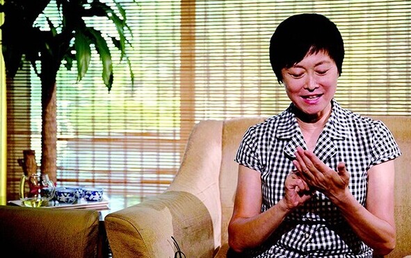 59岁敬一丹首谈富豪老公:结婚33年 不是改嫁