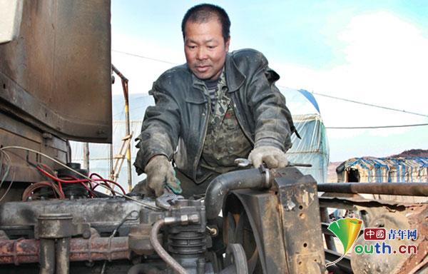 修车的行业被刘运涛证明了不是脏，而是充满了善良的“干净”。抚顺市委宣传部供图