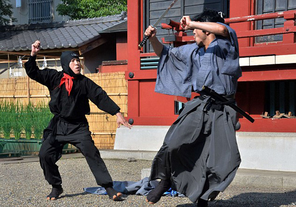 日本推出特色旅游 可观看武士与忍者打斗表演