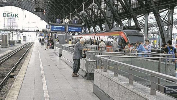 德国科隆火车站出现多名孕妇小偷 警方出击连抓6人(图图片