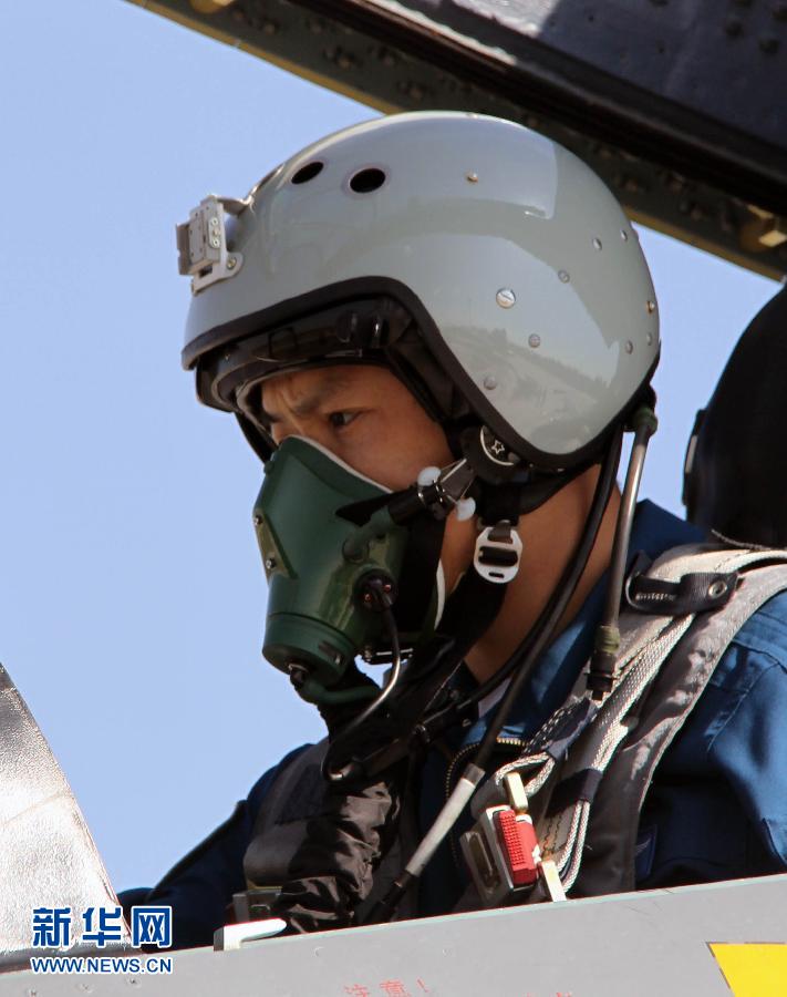 【组图】中国空军飞行员在"航空飞镖-2014"竞赛中获俄罗斯国防部副
