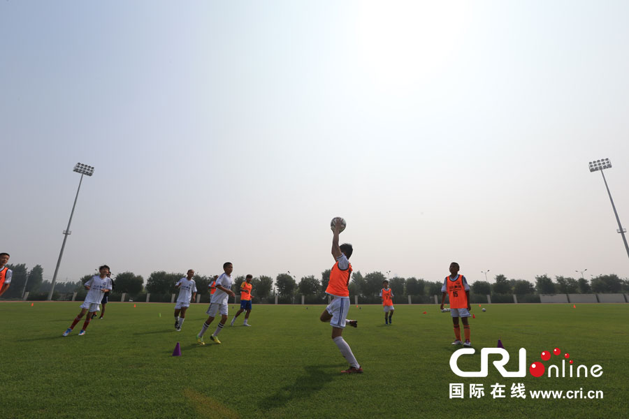 万达第三批中国足球希望之星接受出国集训前