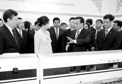 2013年10月12日，国务院总理李克强与泰国时任总理英拉在曼谷共同出席中国高速铁路展开幕式。