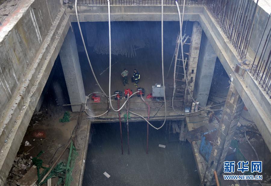 杭州地铁施工工地河水倒灌 抢险仍在进行