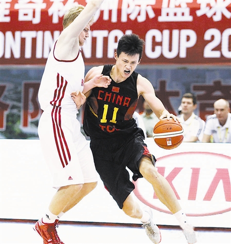 中国男篮62比60险胜俄罗斯- 三分准绝杀斯杯两