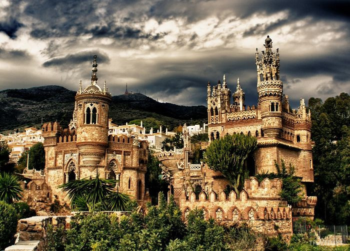 而现在,城堡已经成为地球上最美丽的建筑之一,是童话和梦幻的代名词.