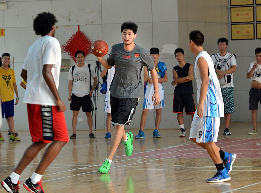 2   新华社照片,洛阳(河南),2014年8月3日 (体育)(3)篮球—篮球进校园