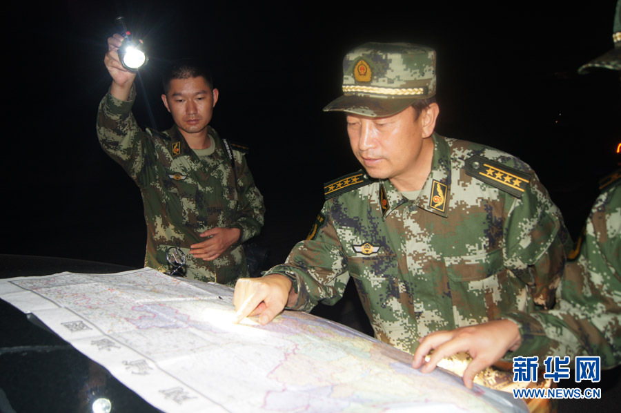 武警8750部队1500名官兵连夜开赴云南鲁甸地震灾区(组图)