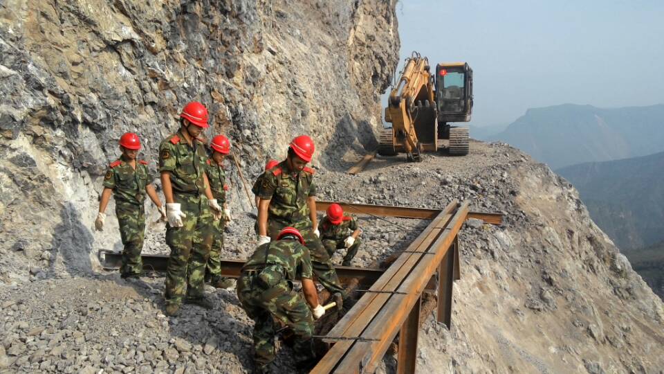 水电总队是的_我小仙女是表情包三悬崖道路边开辟1武警(图)图片