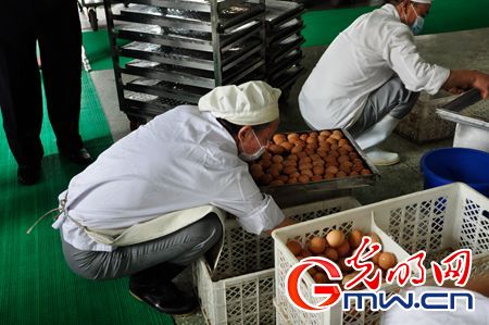 记者探秘北京辖区看守所:每天有鸡蛋吃,还能看