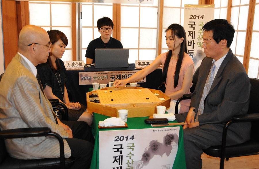 (体育)(2)围棋——韩国举行2014国手山脉杯国际围棋大赛(图)图片