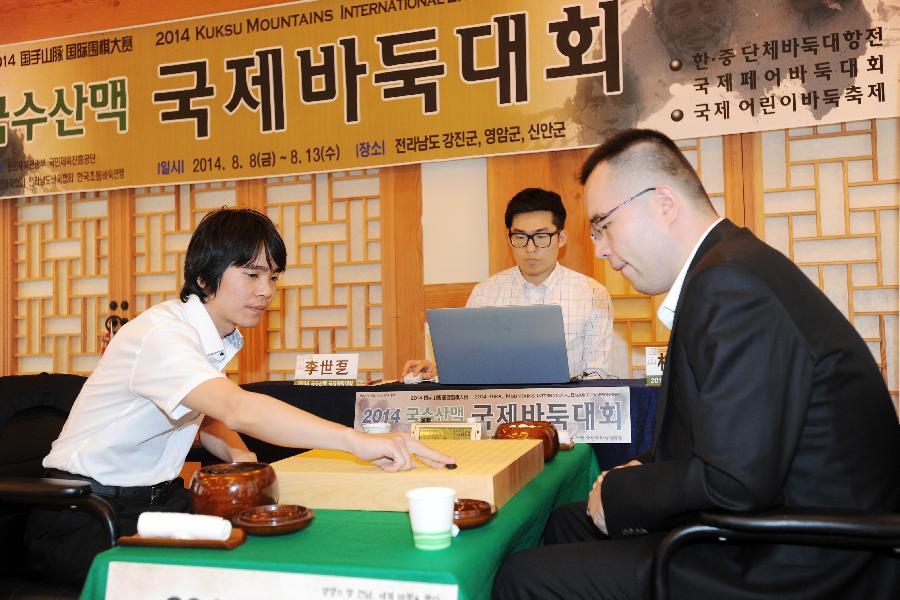 (体育(4)围棋—韩国举行2014国手山脉杯国际围棋大赛(图)