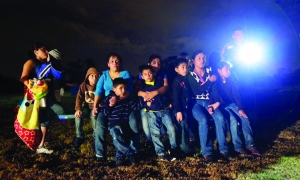 一群来自洪都拉斯和萨尔瓦多的非法移民