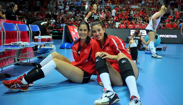 图文：女排大奖赛土耳其3-1德国 长腿姐妹