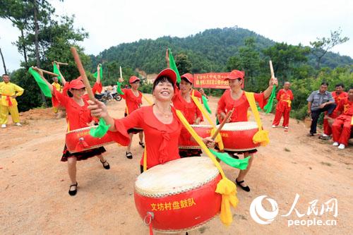 盘鼓队表演