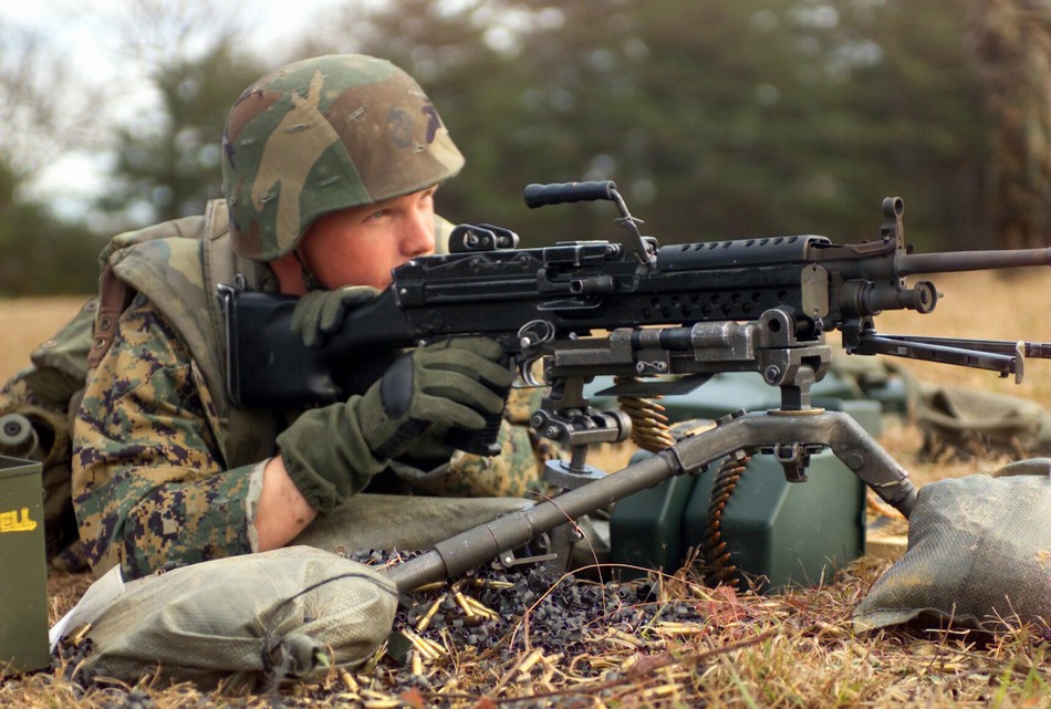 中国仿制推出的cs/lm8型的5.56毫米轻机枪