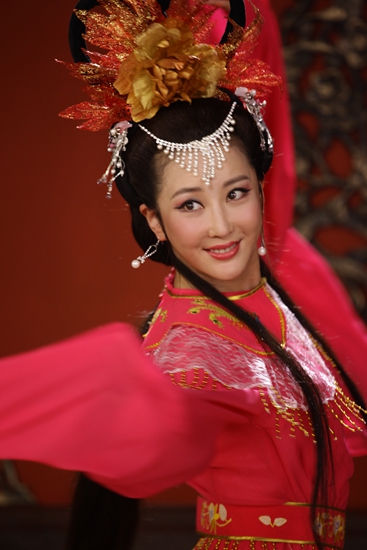 杜若溪饰演戏子出身的梅姑娘