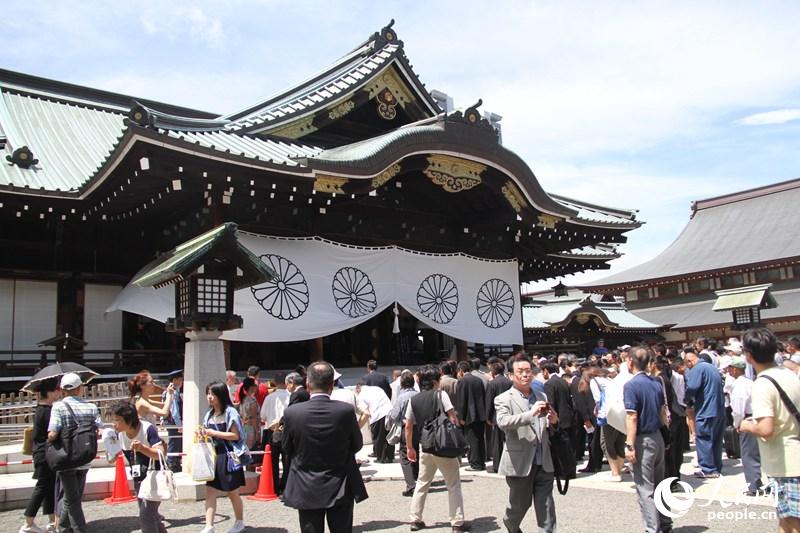 组图:日本战败日在靖国神社内参拜的人