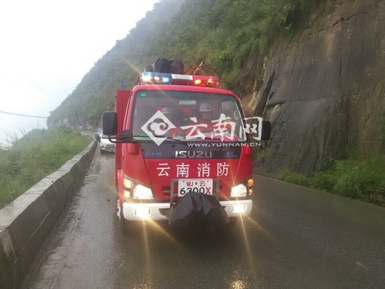赶赴震区