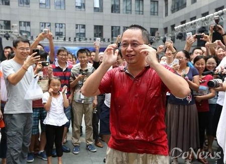 冰桶挑战赛浇入中国:周鸿祎宣战马化腾