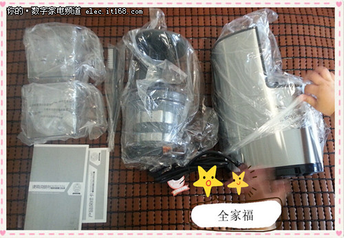 沃克博士WK703原汁机一到家,璟溪宝贝应该是最兴奋的一个,忙前忙后,跟在芭比后边“捣乱”