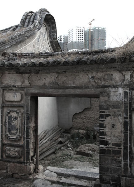 龙尾关附近破败的建筑