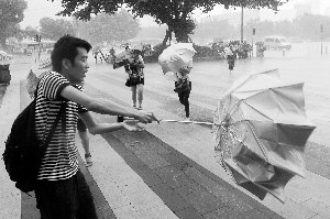 急变骤下组图市民"蜘蛛侠"(教程)maya2014大雨视频下载图片
