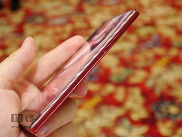 水晶质感,夏普最新发布两款无边框手机-中国