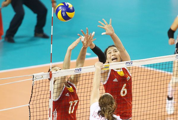 图文：[大奖赛]女排3-1比利时 杨�B菁王娜拦网