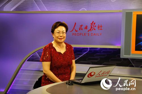 新疆石河子市副市长乐旸做客人民网(组图)