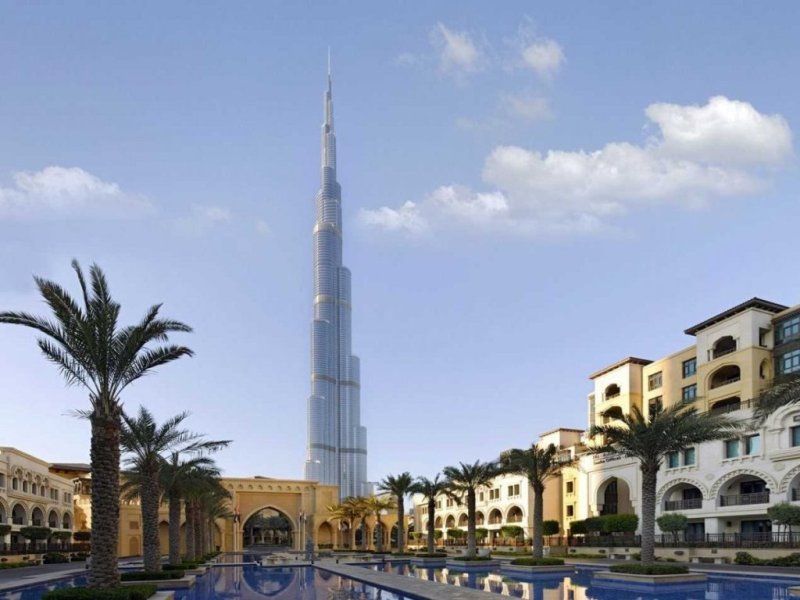 迪拜的哈利法塔(burj khalifa tower,原名迪拜塔),目前世界最高的建筑