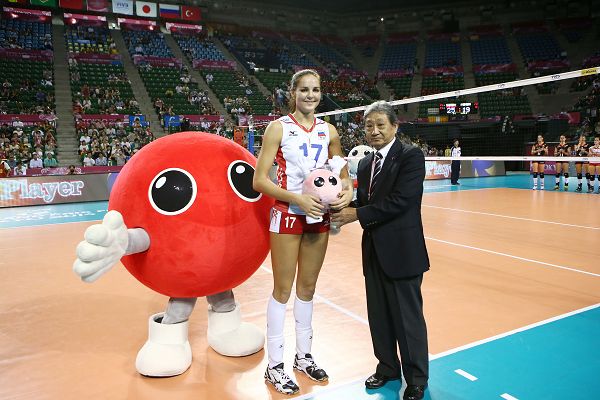 图文:俄罗斯女排3-0比利时 马尔科获mvp