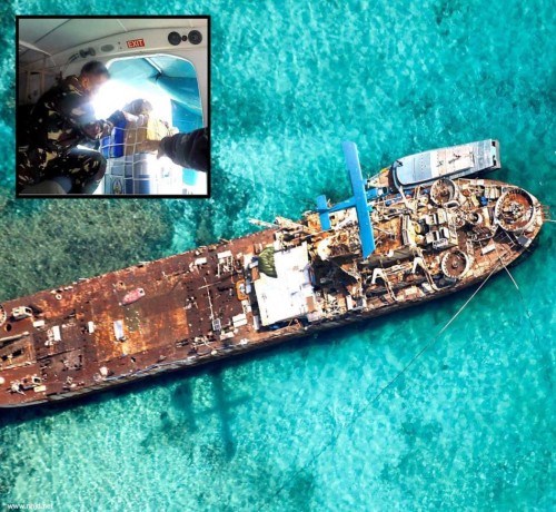 据菲律宾星报报道，5艘中国舰船出现在南海仁爱礁附近海域，包括1艘调查船，1艘护卫舰和3艘海警船。一家菲律宾空军轻型飞机为“搁浅”在仁爱礁的菲海军部队空投补给时发现中国军队动向。